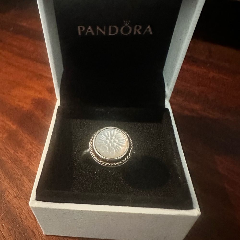 Pandora Sterling Silver with 14k Gold Mother-of-Pearl Daisy Ring